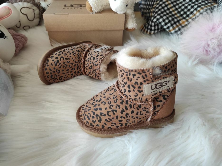 Дитячі уггі для дівчинки зимові чобітки овчина UGG Australia 19-30р