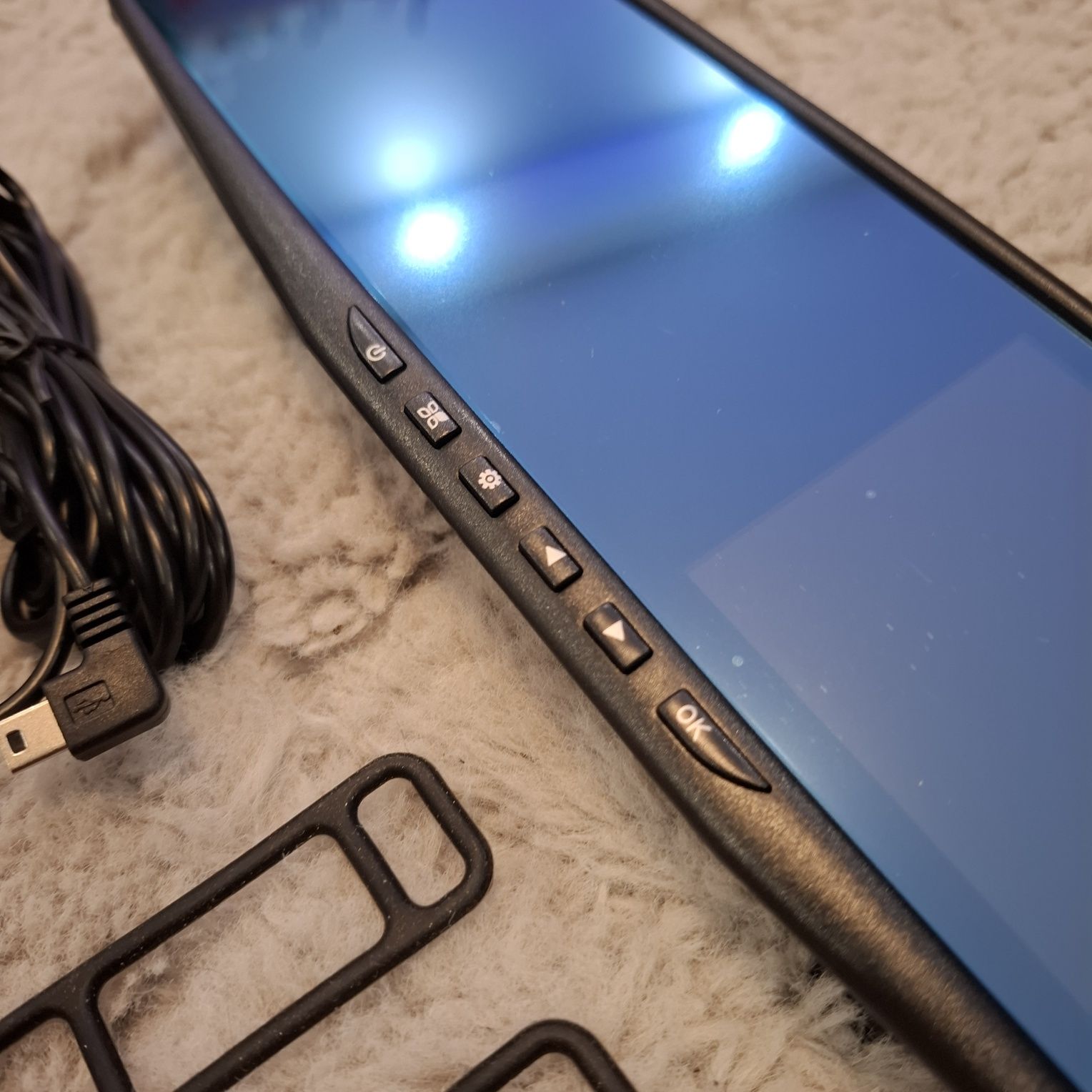 Lusterko z kamerą samochodową z ekranem LCD + karta 32GB oraz kabel