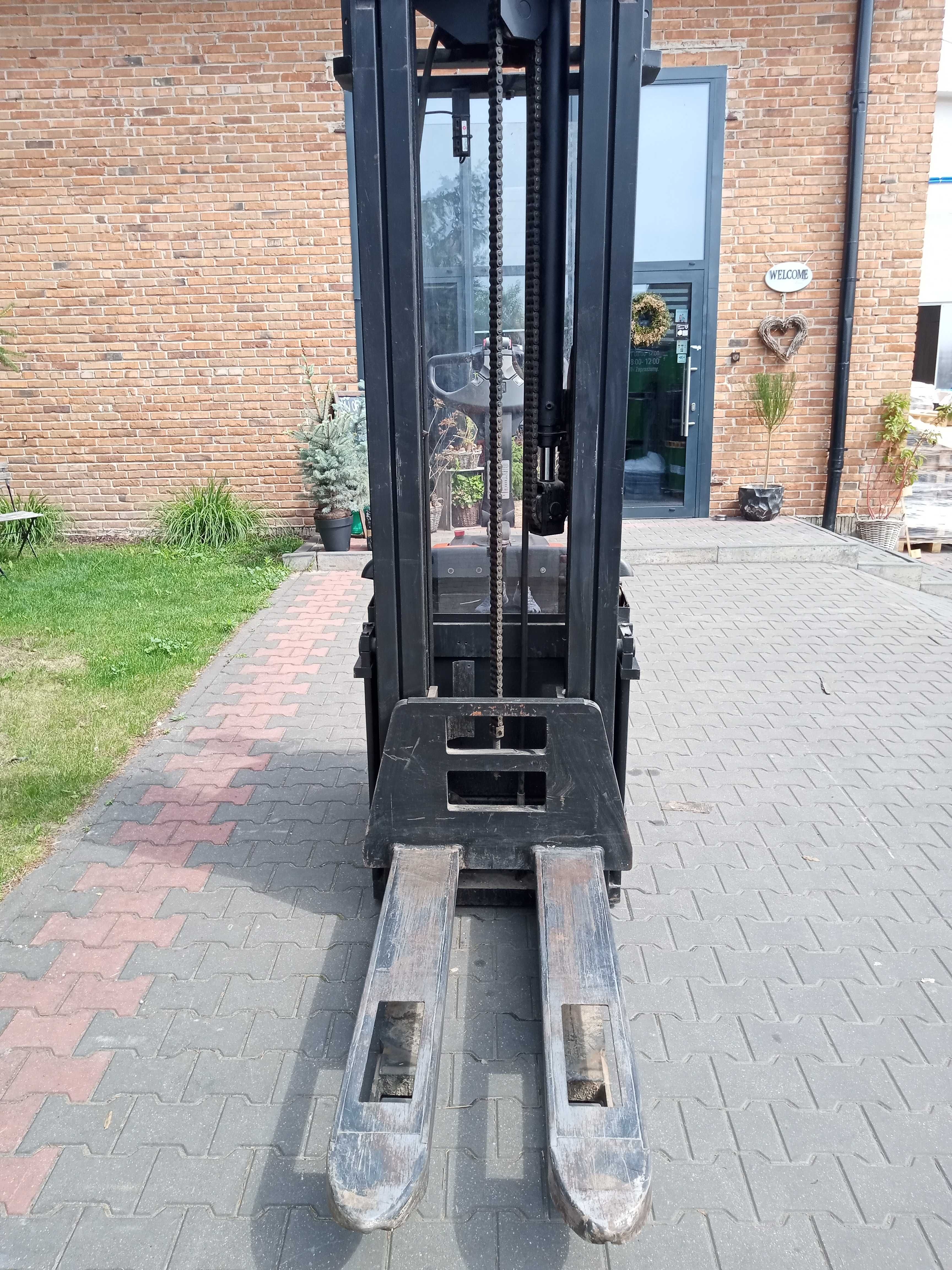 Ręczny wózek BTSPE160 z elektrycznym napędem i mechanizmem podnoszącym