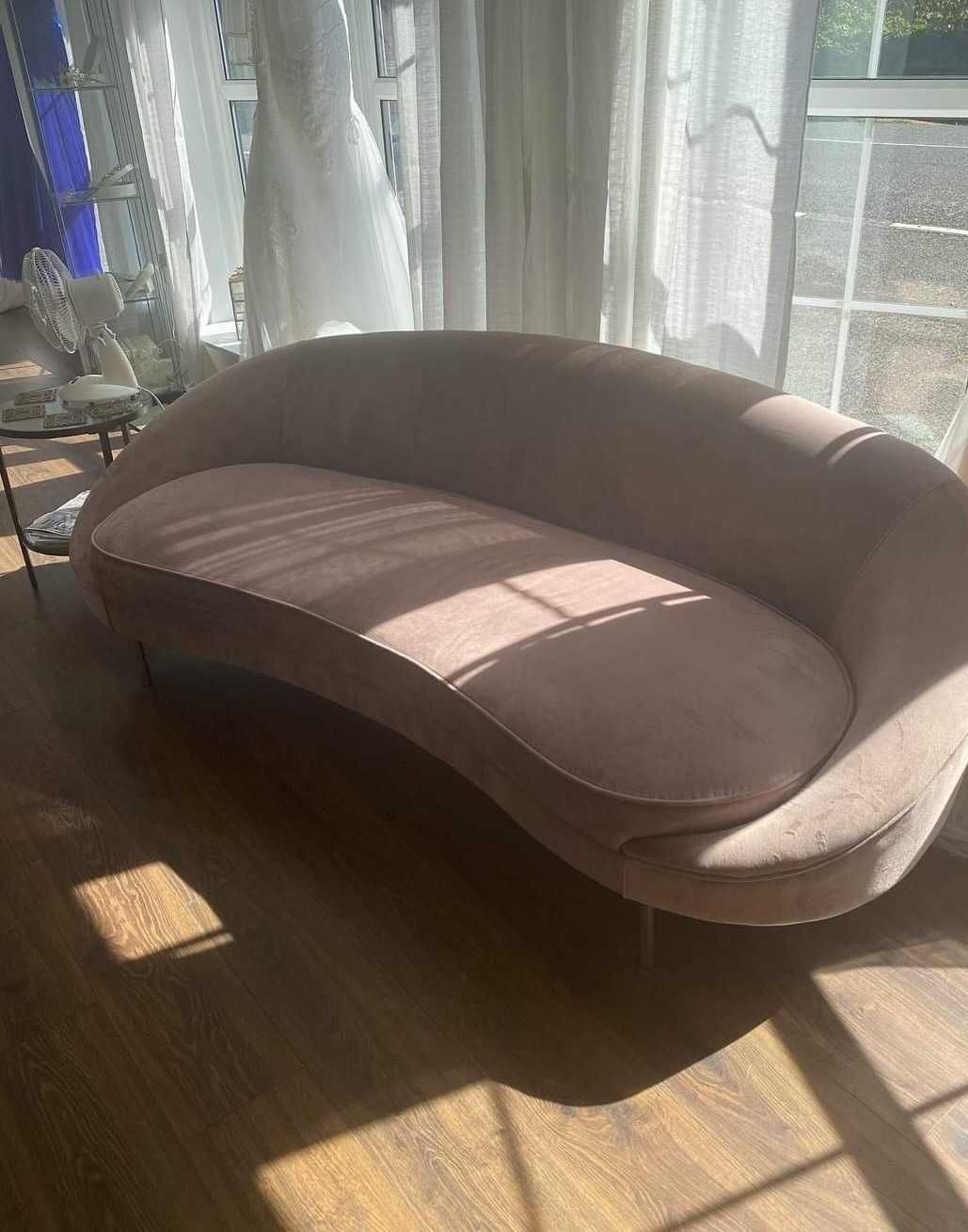 Meridian Furniture  Curve Sofa