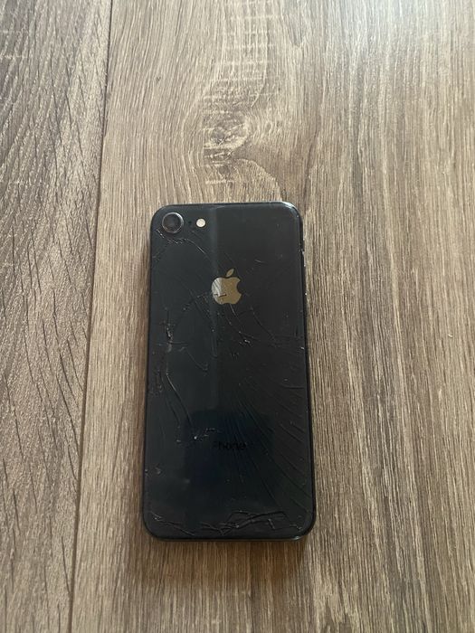 Продам айфон 8,64 гб