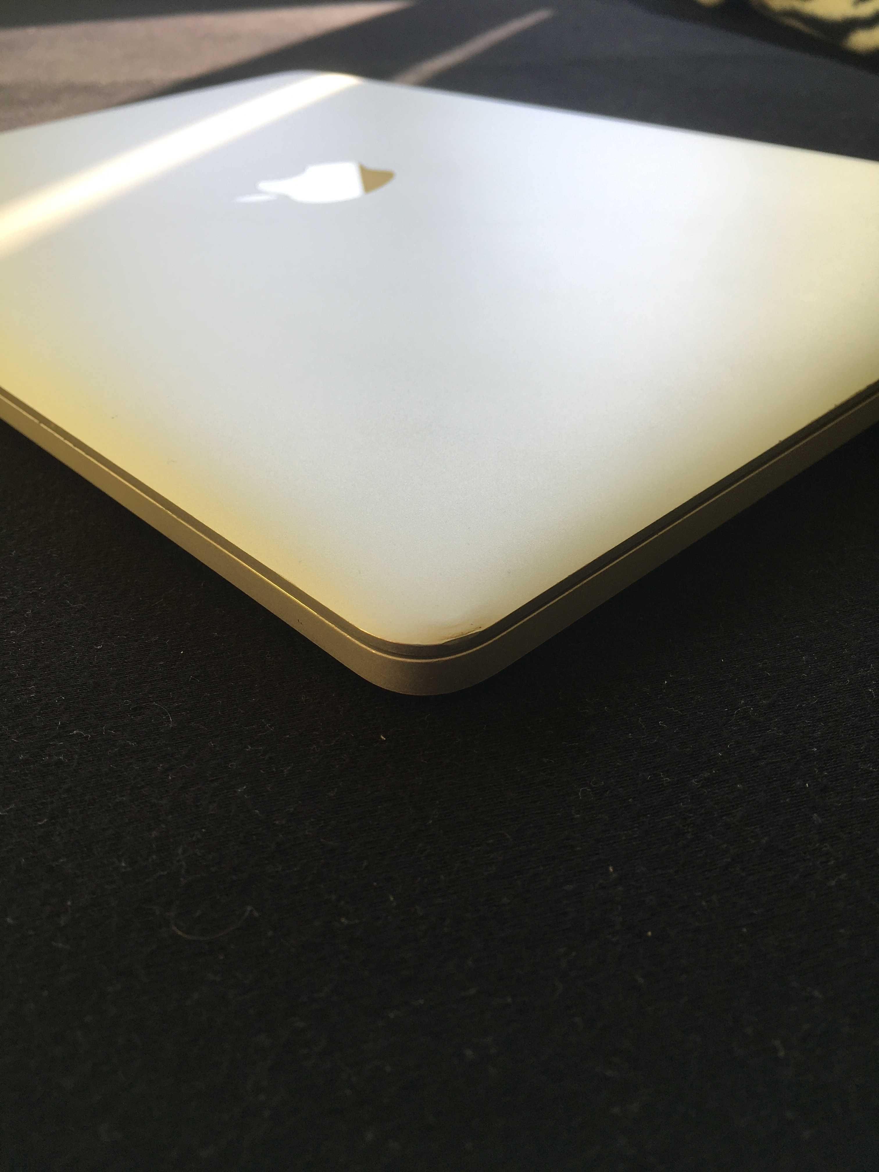 Macbook Pro Late 2013 A1398 15.4” Retina/ i7 2 GHz / 8GB / 256GB