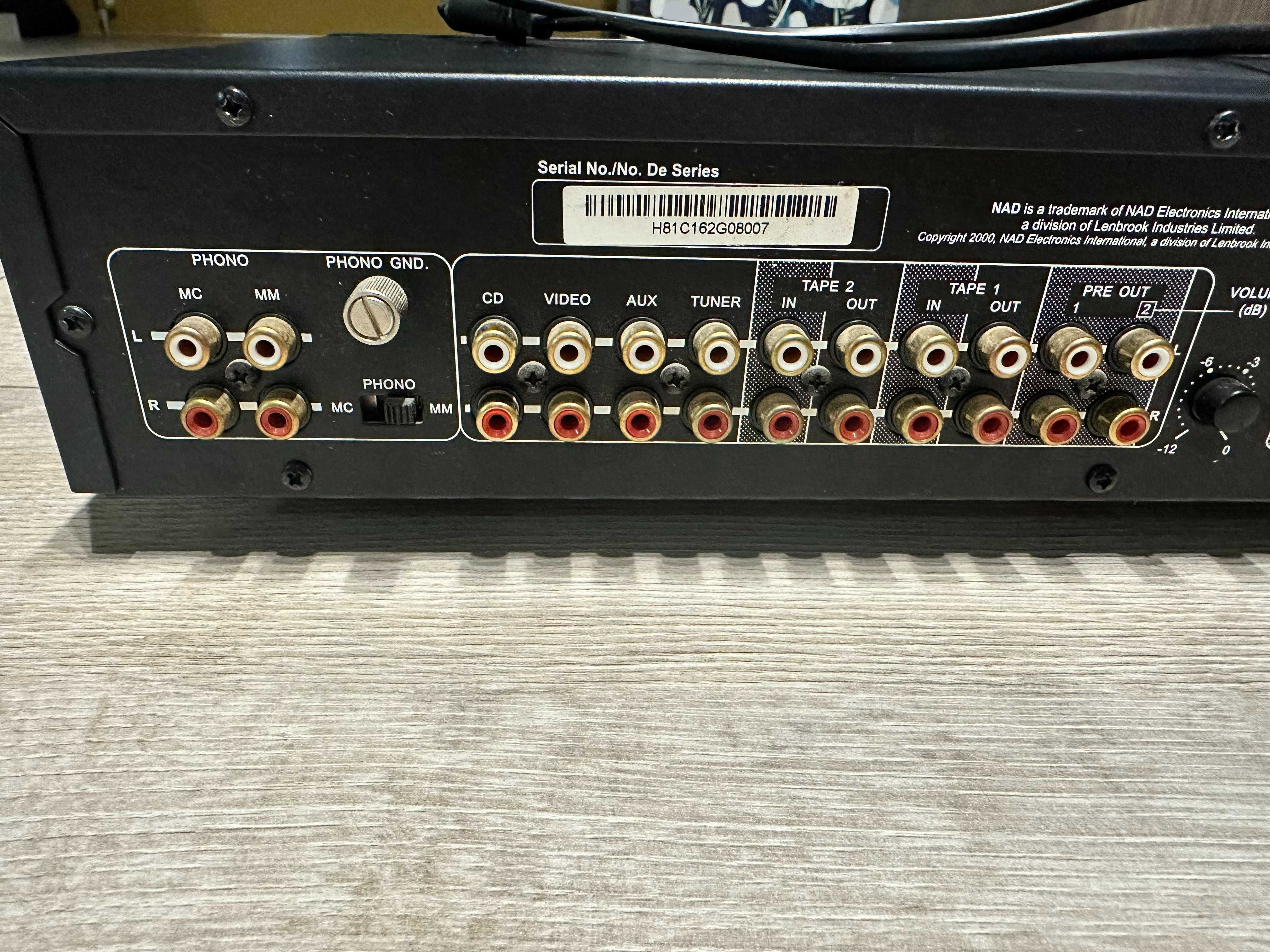 Предварительный усилитель NAD C162, черный