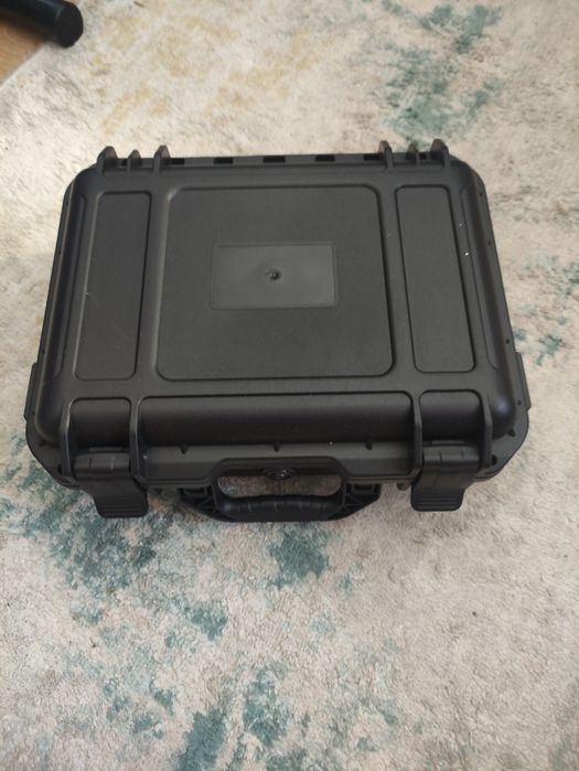 Caixa robusta com pedais de guitarra