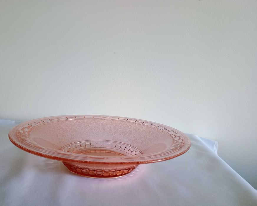 Bohemia różowa misa z greckim wzorem sygnowana