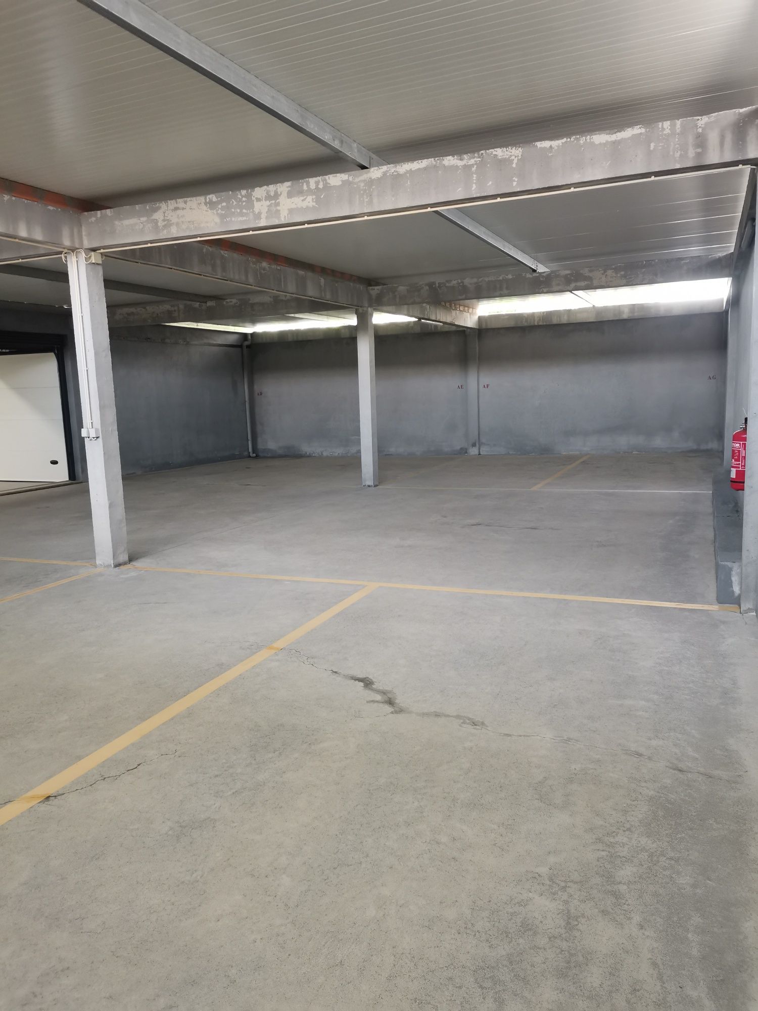 Avenida Santos Graça alugo garagem