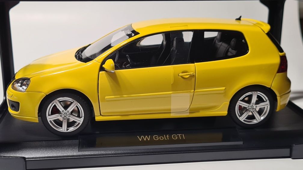 VW Golf  GTI Pirelli Norev 1 18