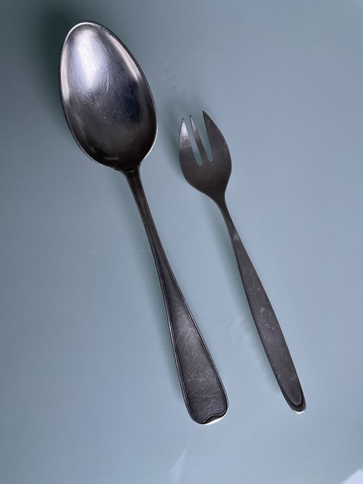 Posrebrzane łyżka i widelczyk.