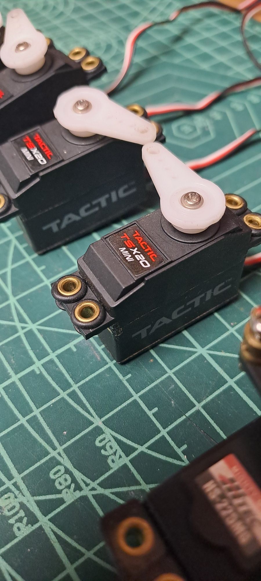 Aeromodelismo mini servos