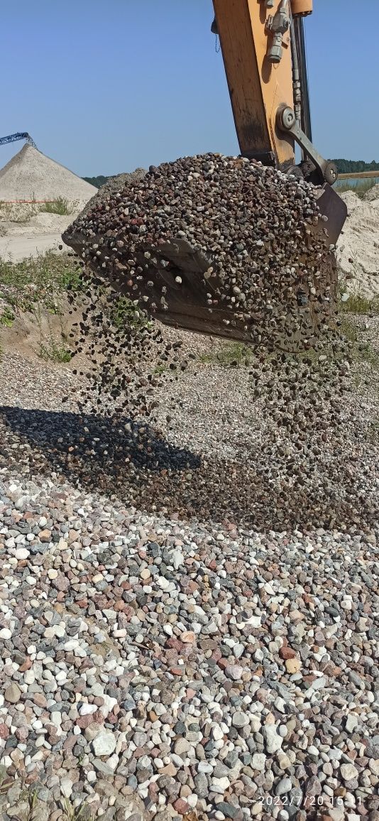 Ziemia ogrodowa o odpowiednim pH pod trawniki kruszywa drogowe piasek