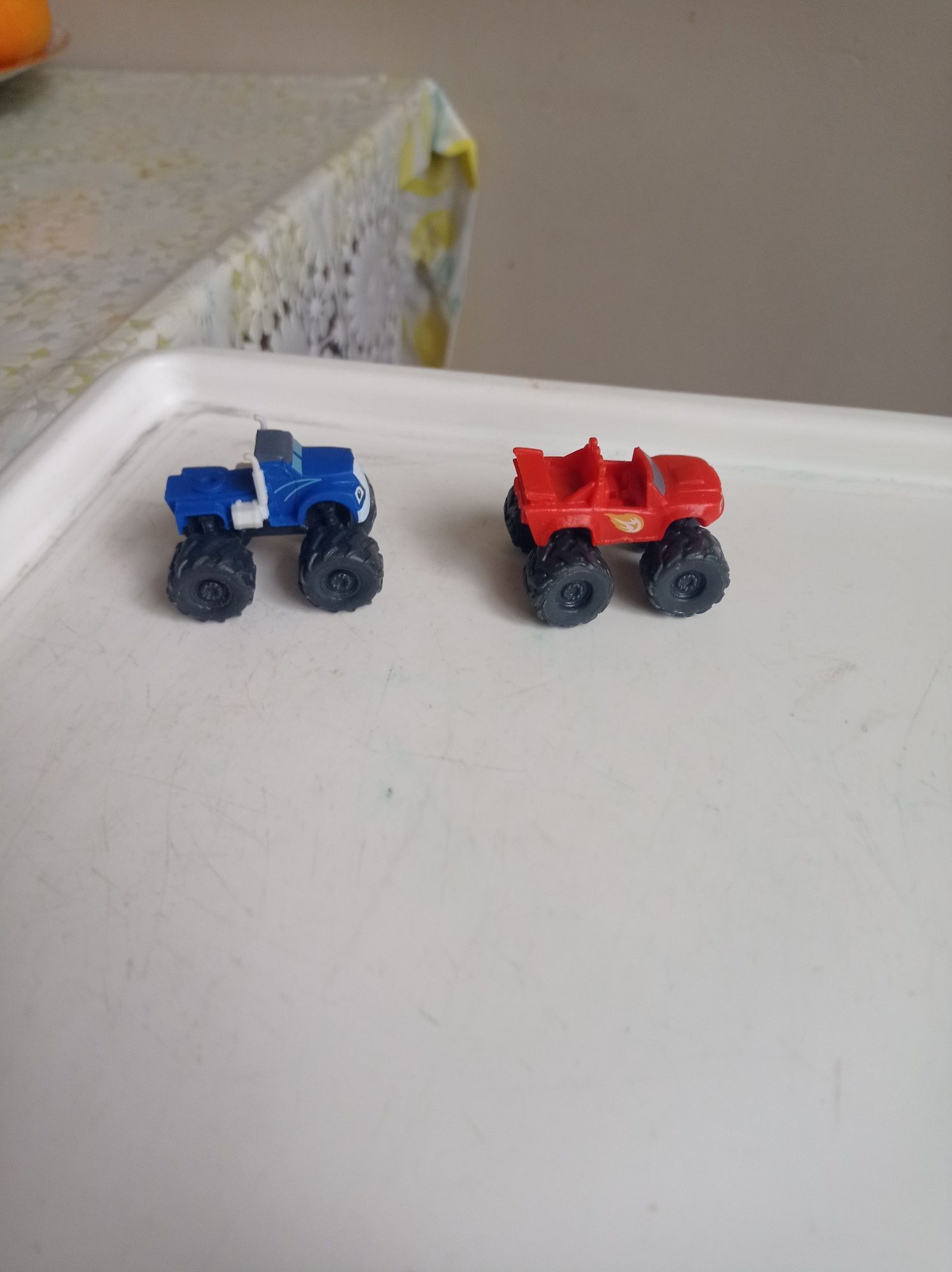 Figurki autka samochodziki monster truck