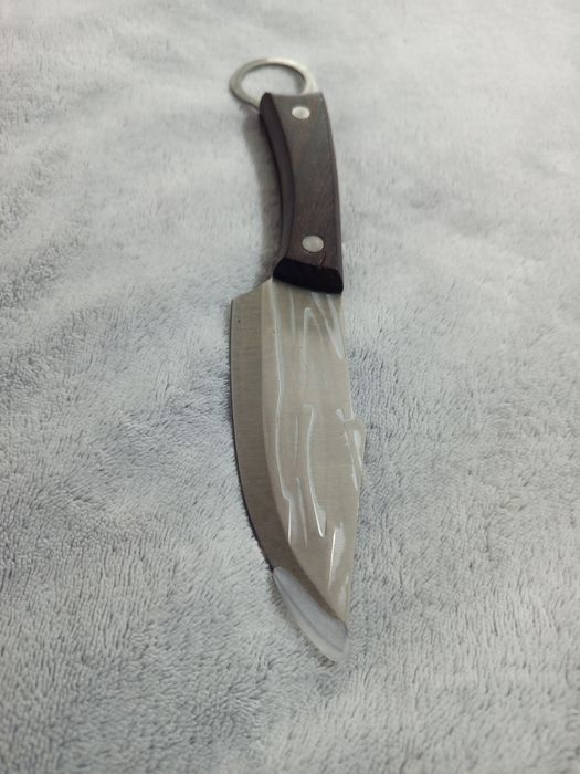 Noż myśliwski ostry