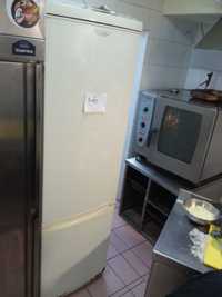 Холодильник з морозильною камерою zanussi