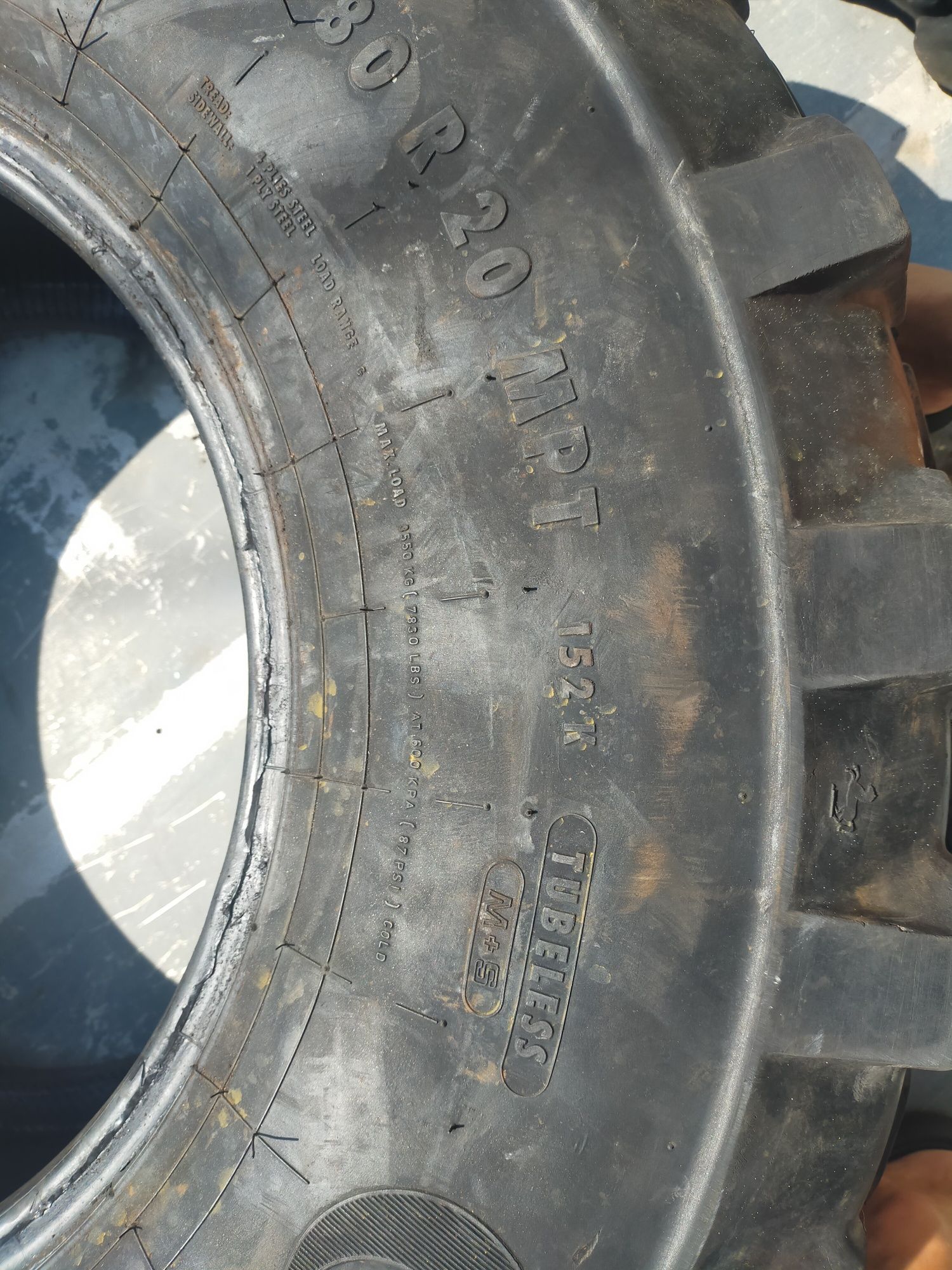 Opony Continental 365/80 R 20 MPT 152 K