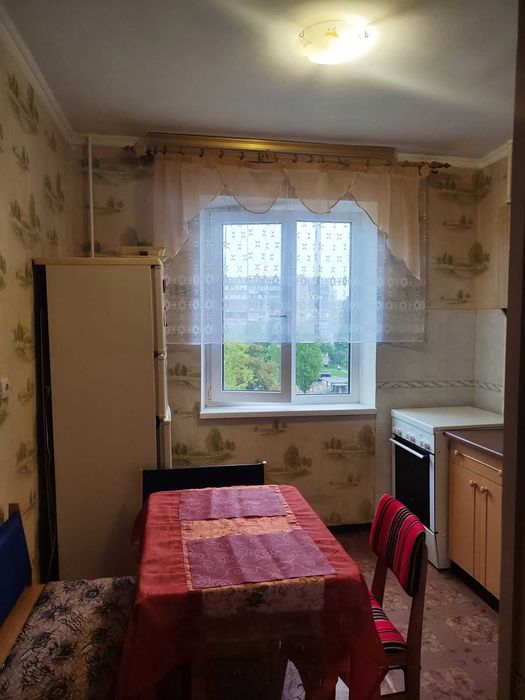 2 кімнатна, Бажана 5а, ГАЗ, тихий двір, метро Харківська -5хв пішки