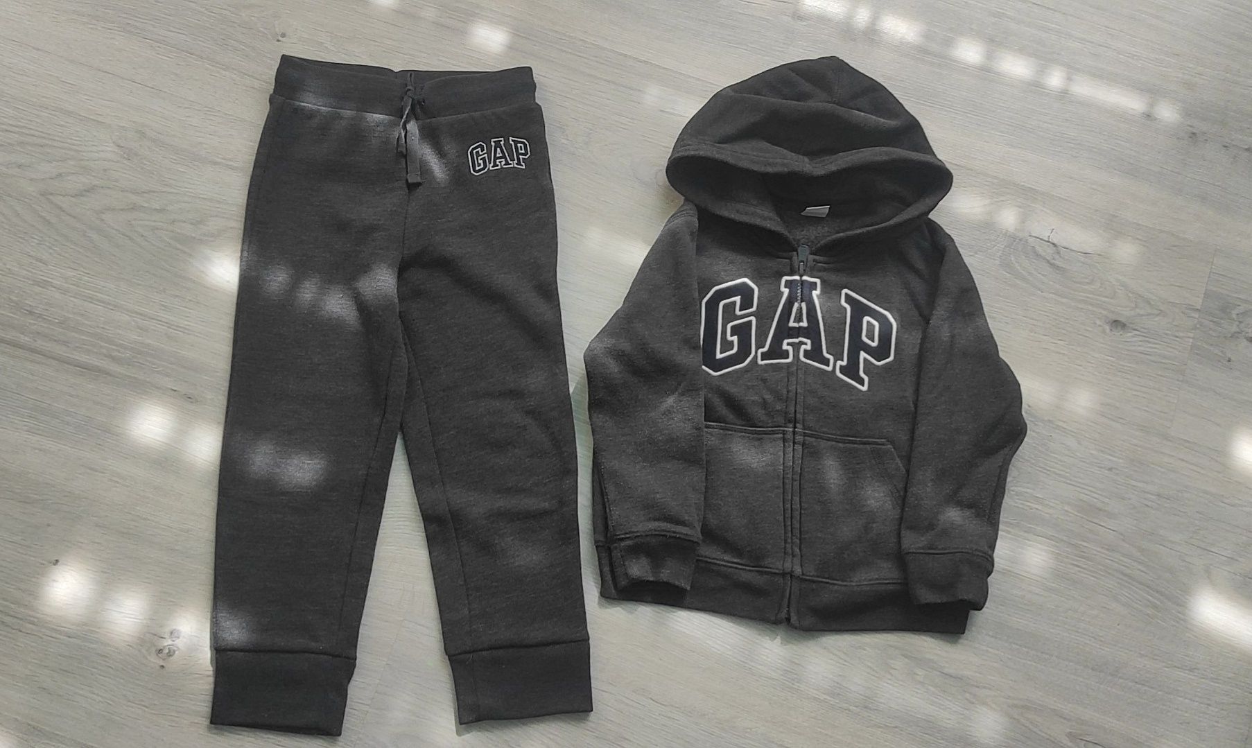Продам утеплений костюм фірми Gap, розмір 104