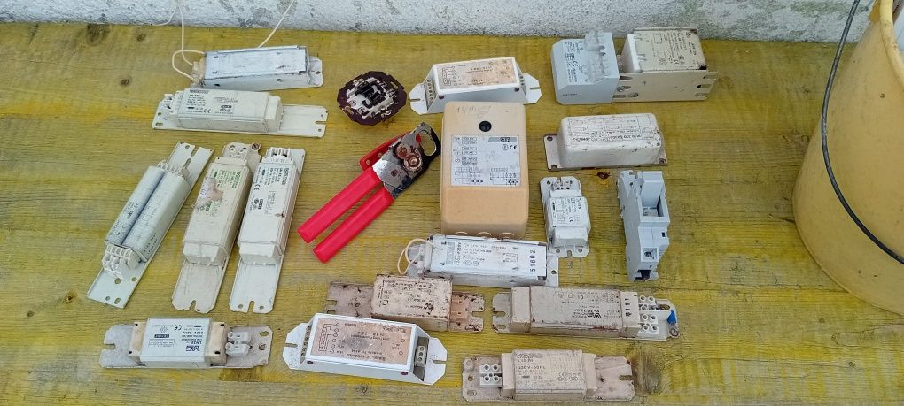 Transformadores eléctricos - restos de obra
