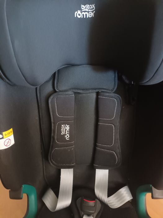 Cadeira de criança para carro.