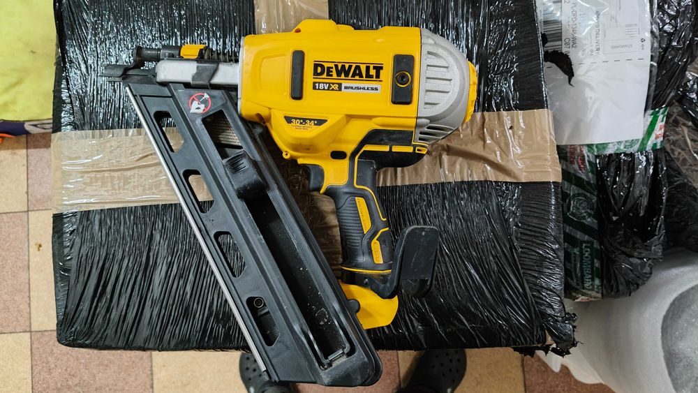 Gwozdziarka DeWalt dcn692  na długie gwoździe rok 2024