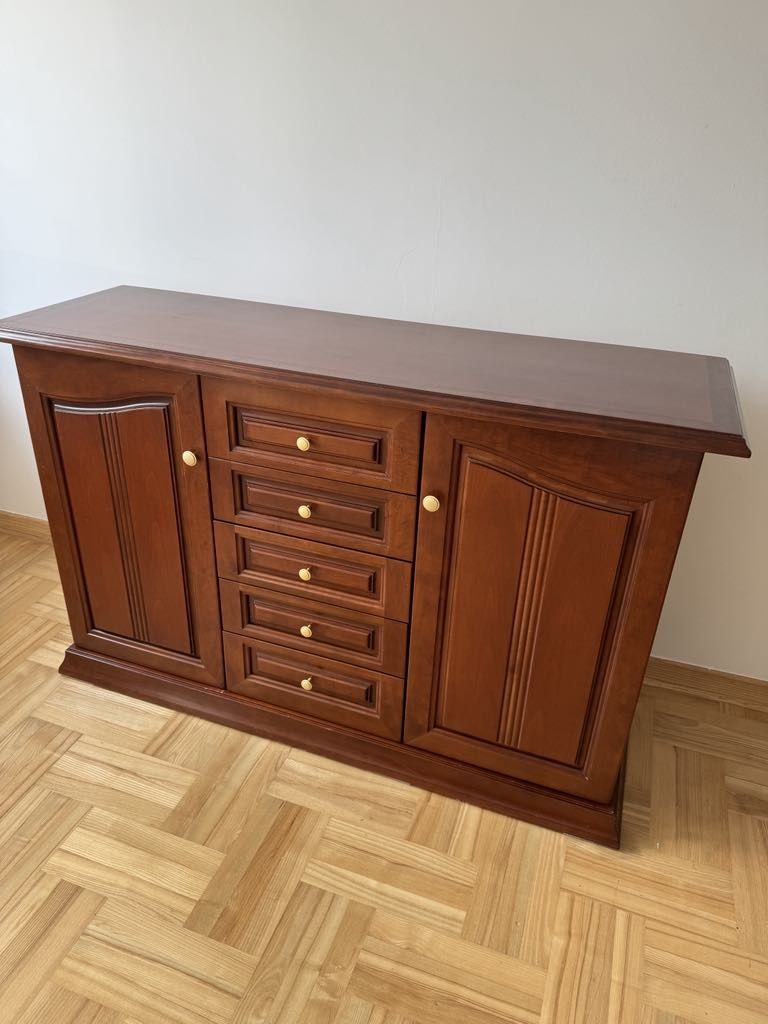 Piękna drewniana komoda