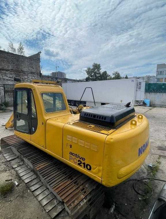 Екскаватор Komatsu PC210