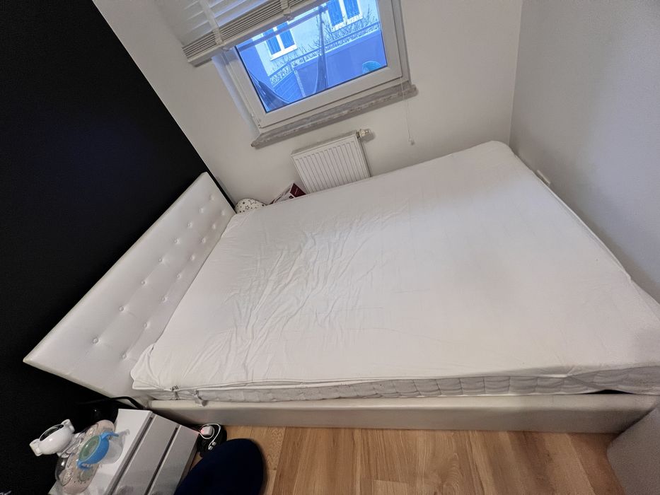 Białe łóżko z pojemnikiem 140x200