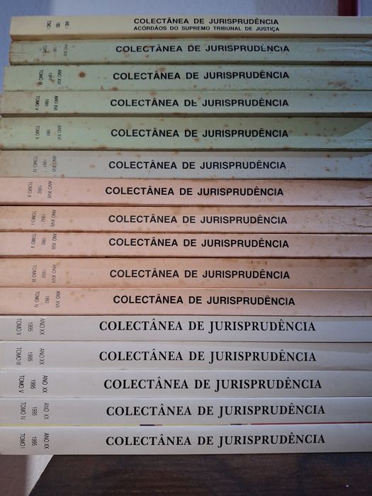 Livros de Direito. Revistas de Direito.