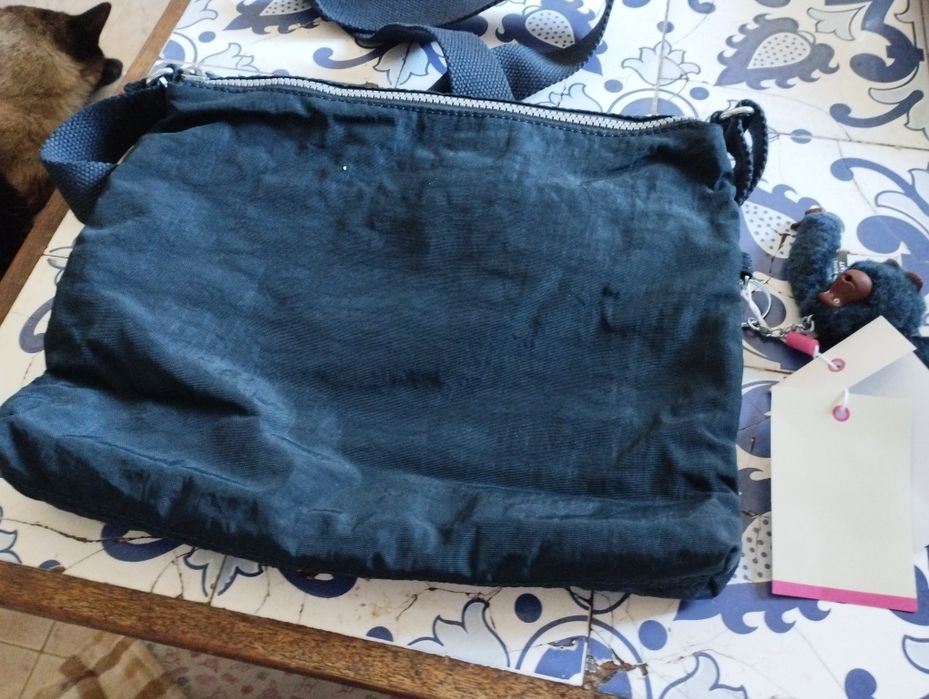 Mala de senhora negra á tiracolo nova