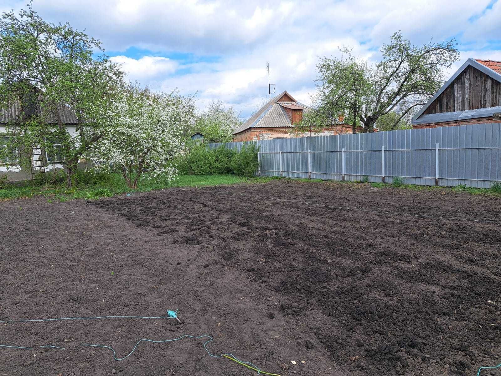 Продам будинок у м. Карлівка із земельною ділянкою (огородом)