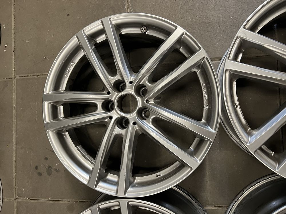 Felgi aluminiowe z TPMS 7.5Jx18H2 ET25 5x112 BMW Seria 3 F30