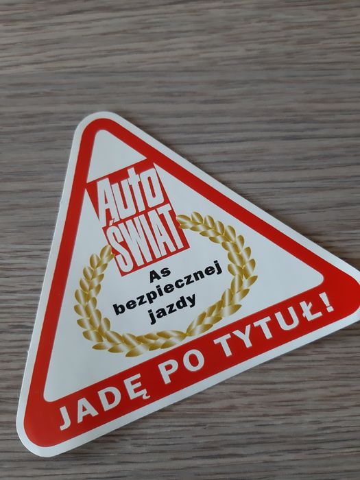 Naklejka auto świat jadę po tytuł As bezpiecznej jazdy auto świat kole