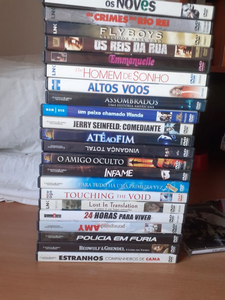Desocupar 24 DVDs