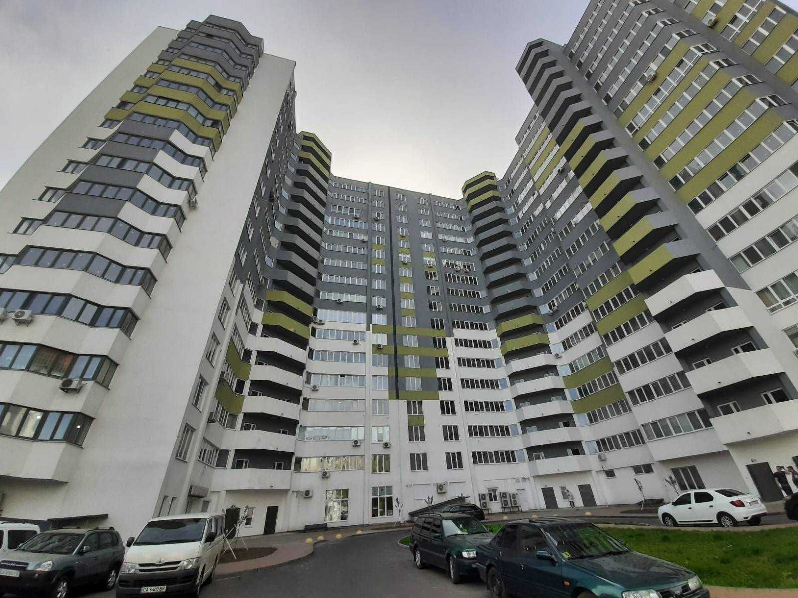 Продається трикімнатна квартира по вул. Грушевського.