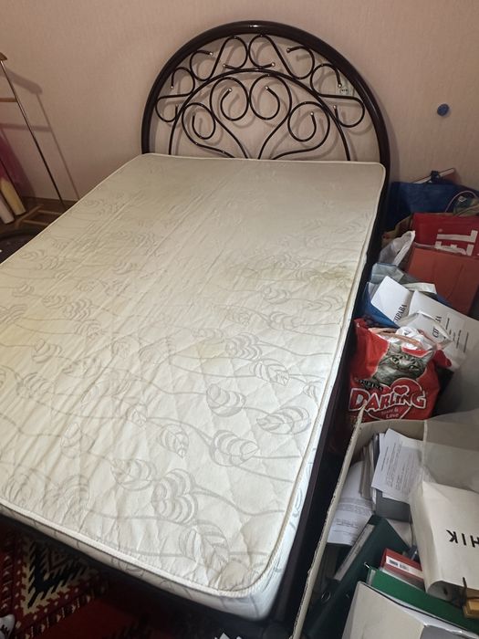 Спальне ліжко з матрасом 2 на 1.5