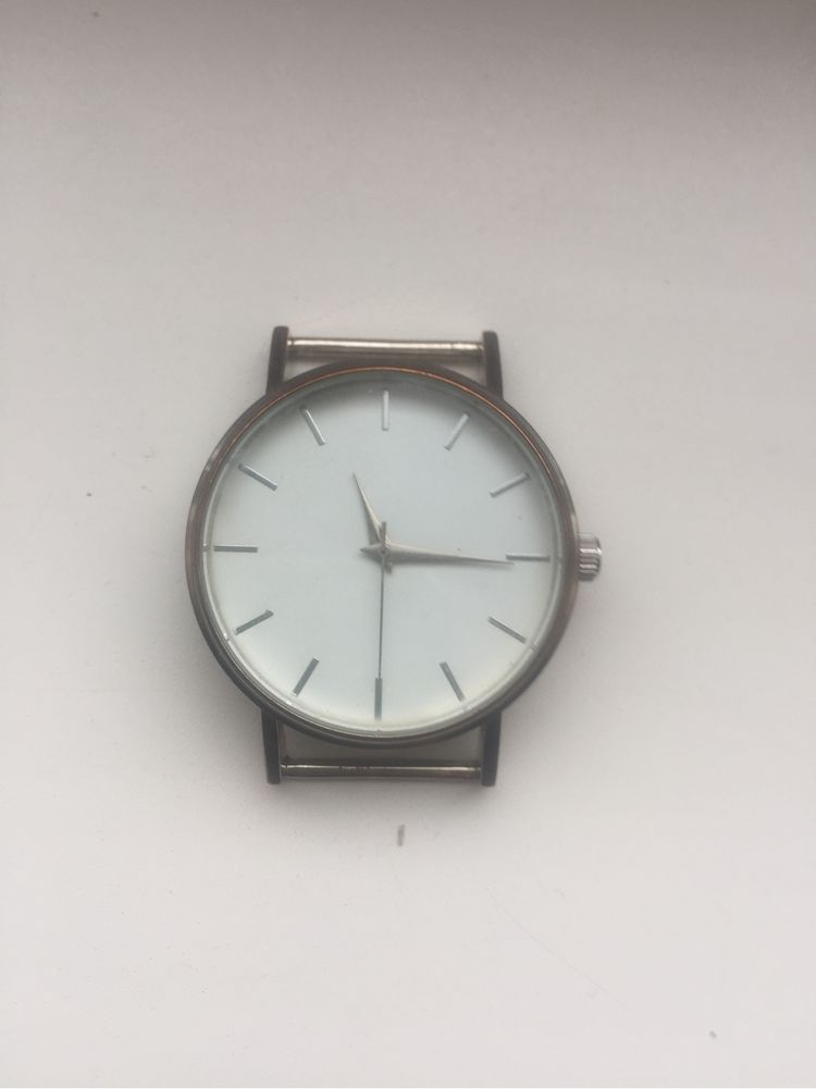 Часы Reserved PR-153 кварцевые серебристые горошки белый