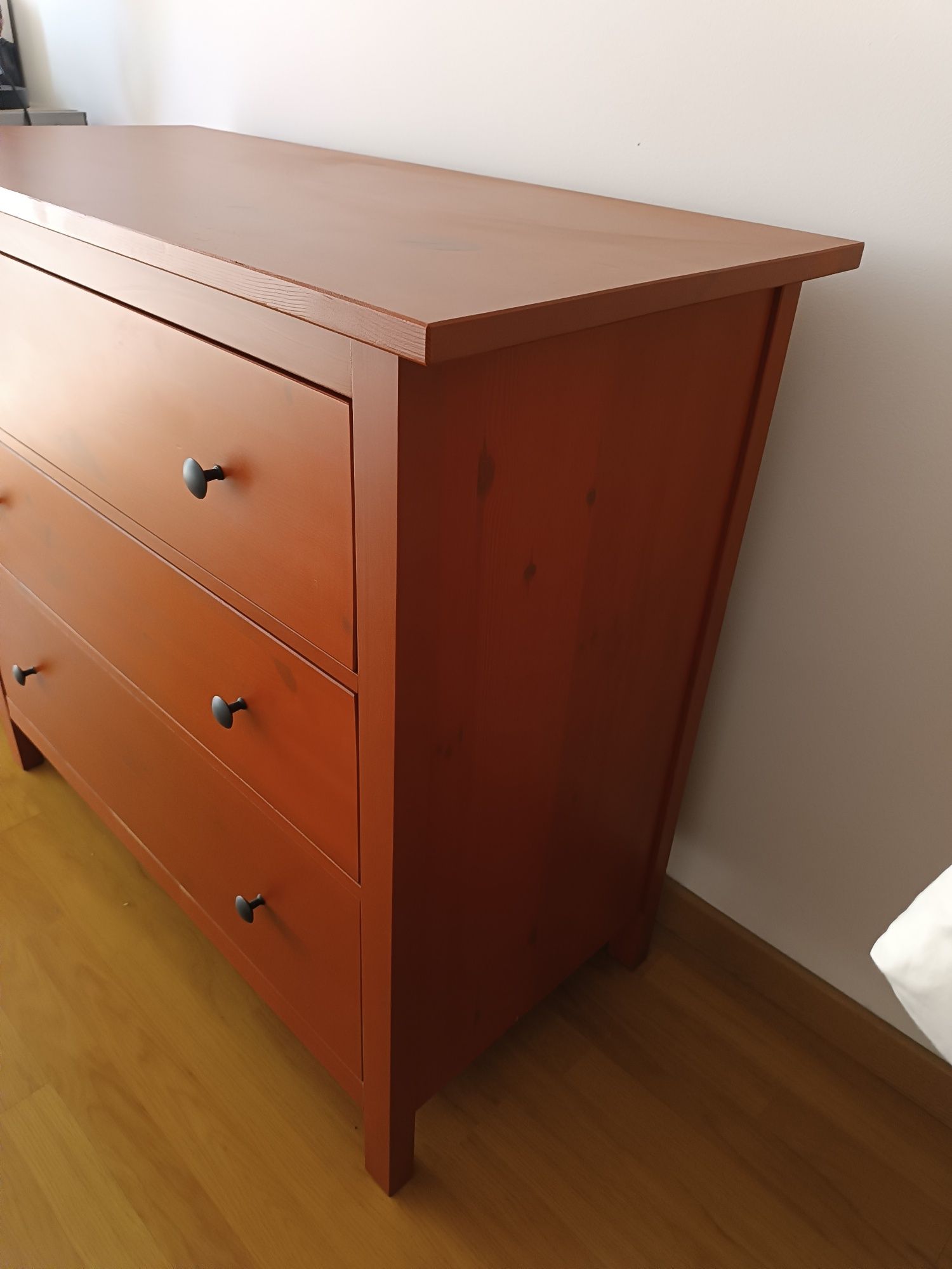 Cómoda IKEA modelo Hemnes