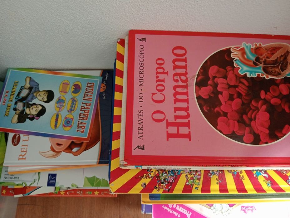Livros infantis praticamente novos nunca usados
