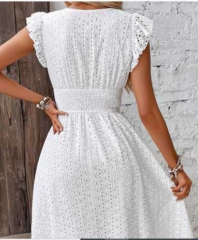 Vestido branco em bordado inglês (NOVO POR ESTREAR) 9