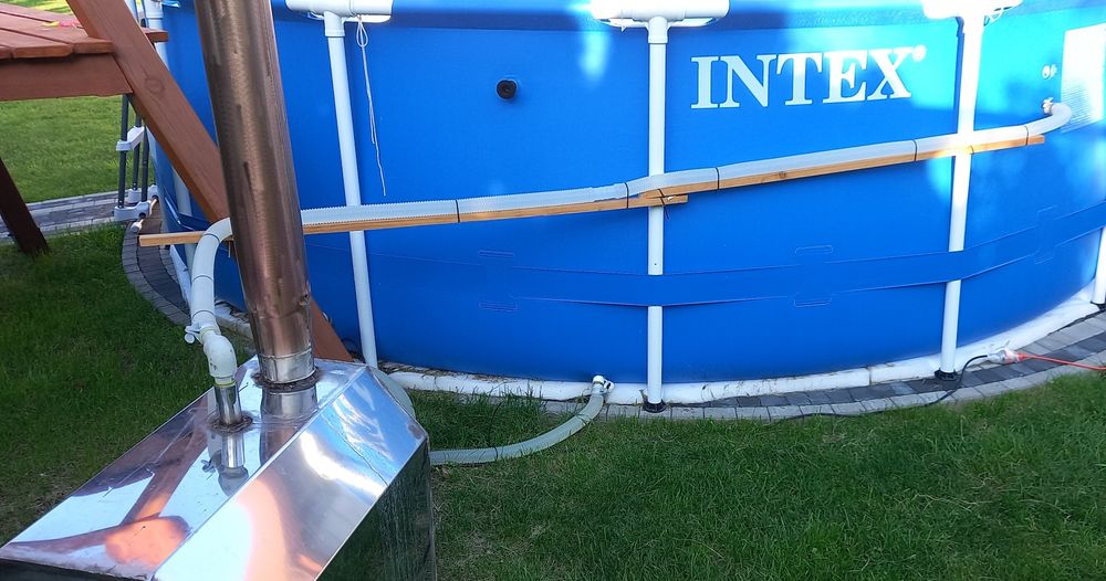 Duży piec do basenu ogrodowego