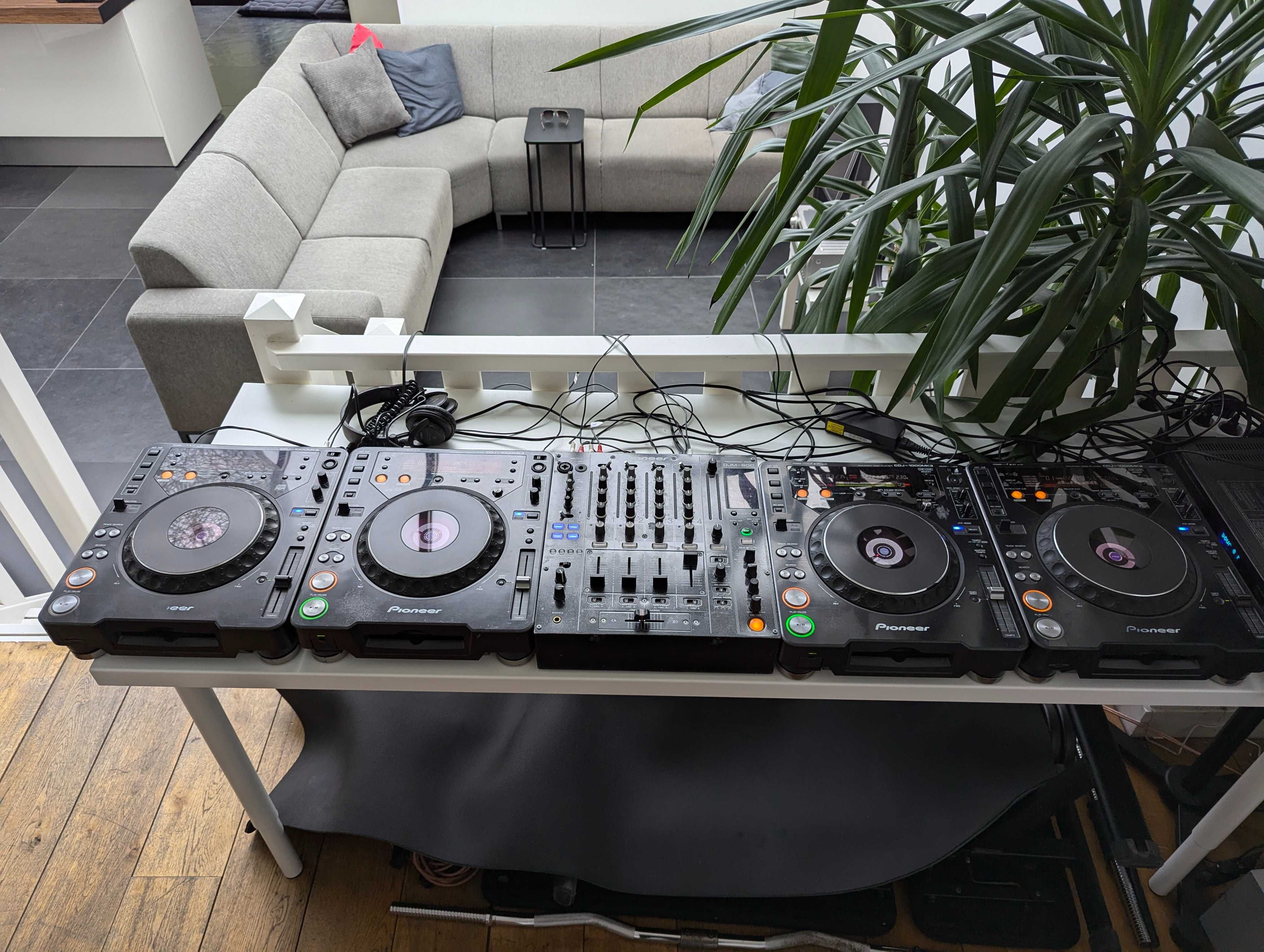 Odtwarzacze Pioneer 2x CDJ 1000 MK3 2x CDJ 1000 MK2 CD Player + 2 case