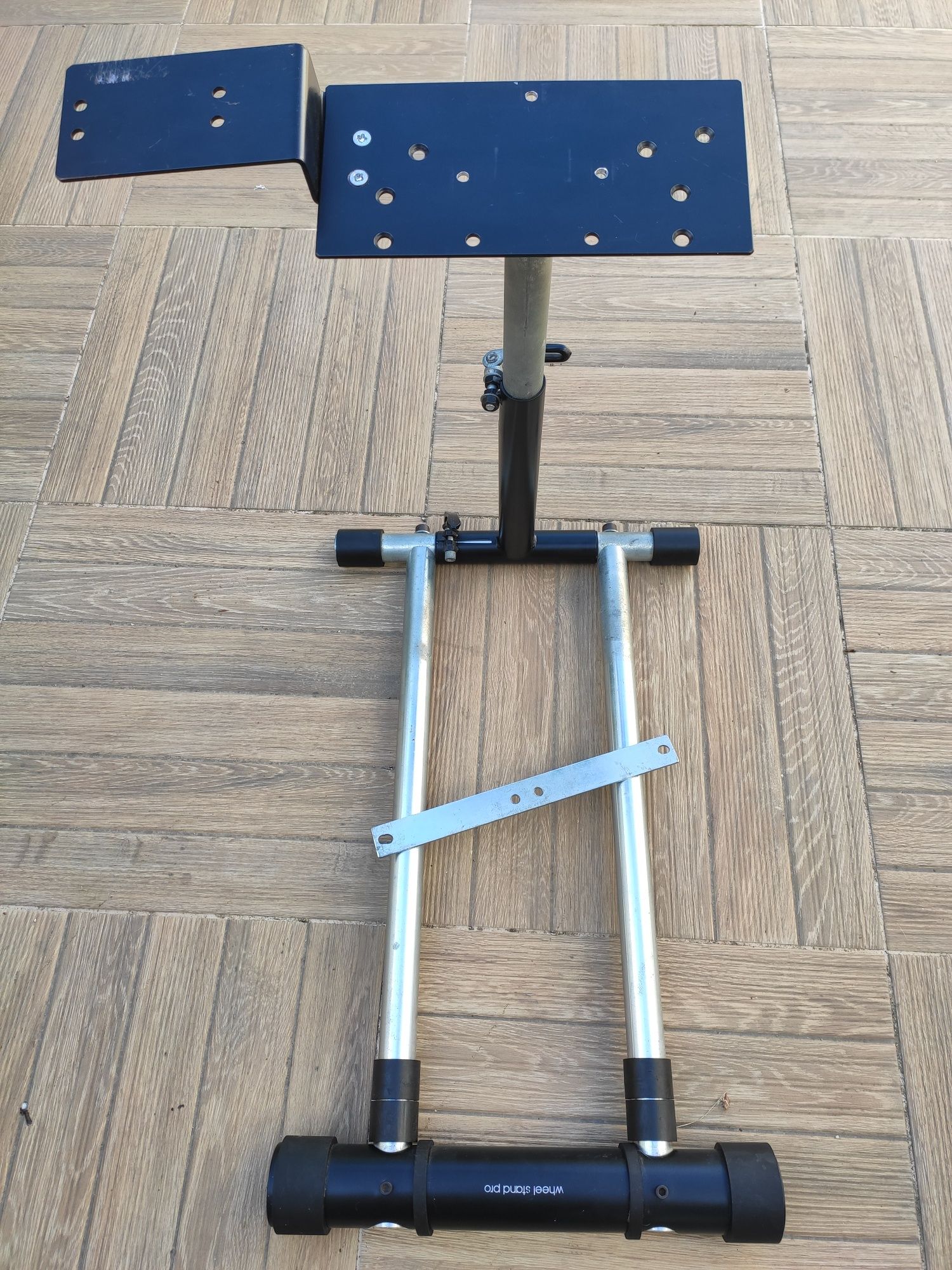 Wheel Stand Pro. Suporte para volante e pedais