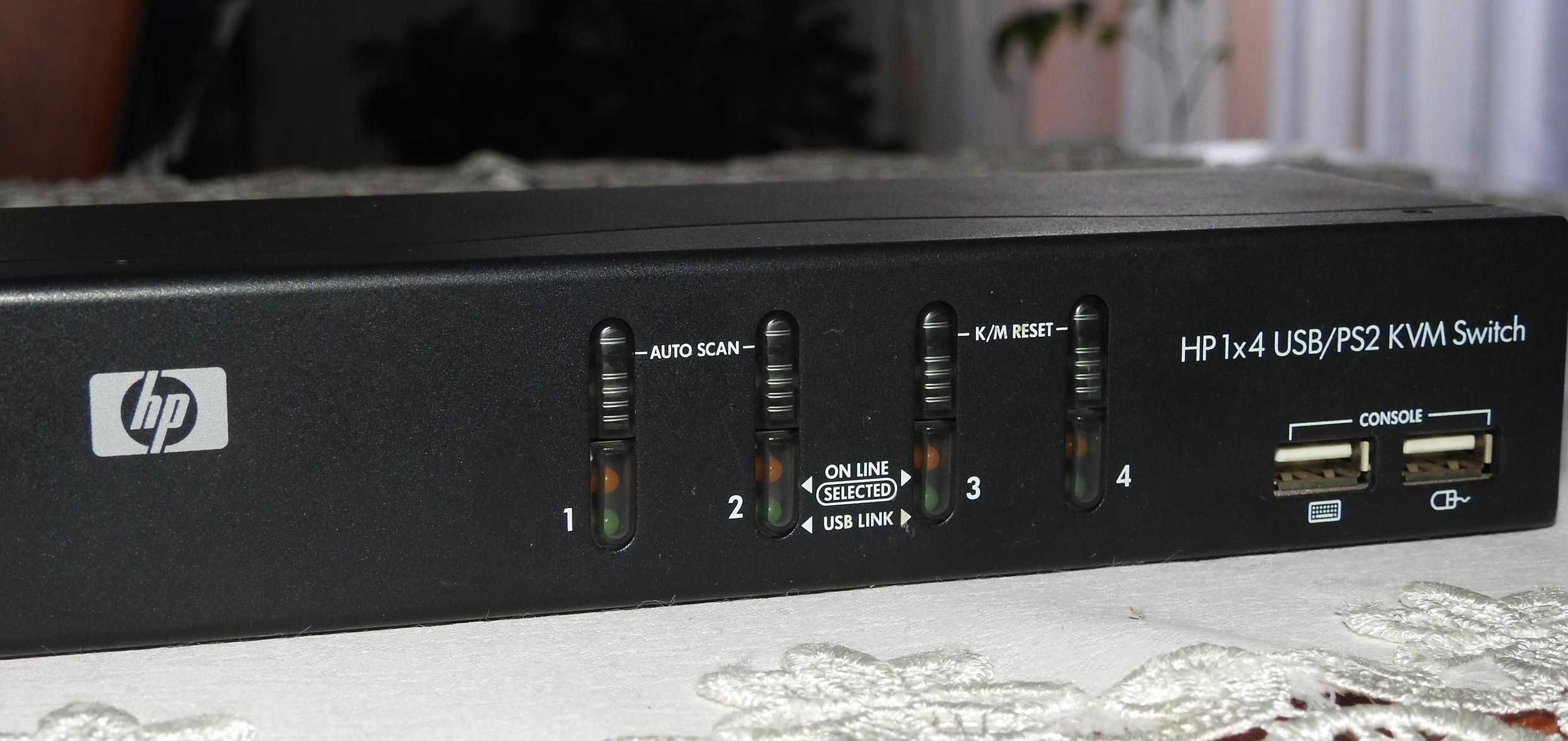 Przełącznik KVM HP 1x4 USB/PS2 KVM Switch 372032-A21