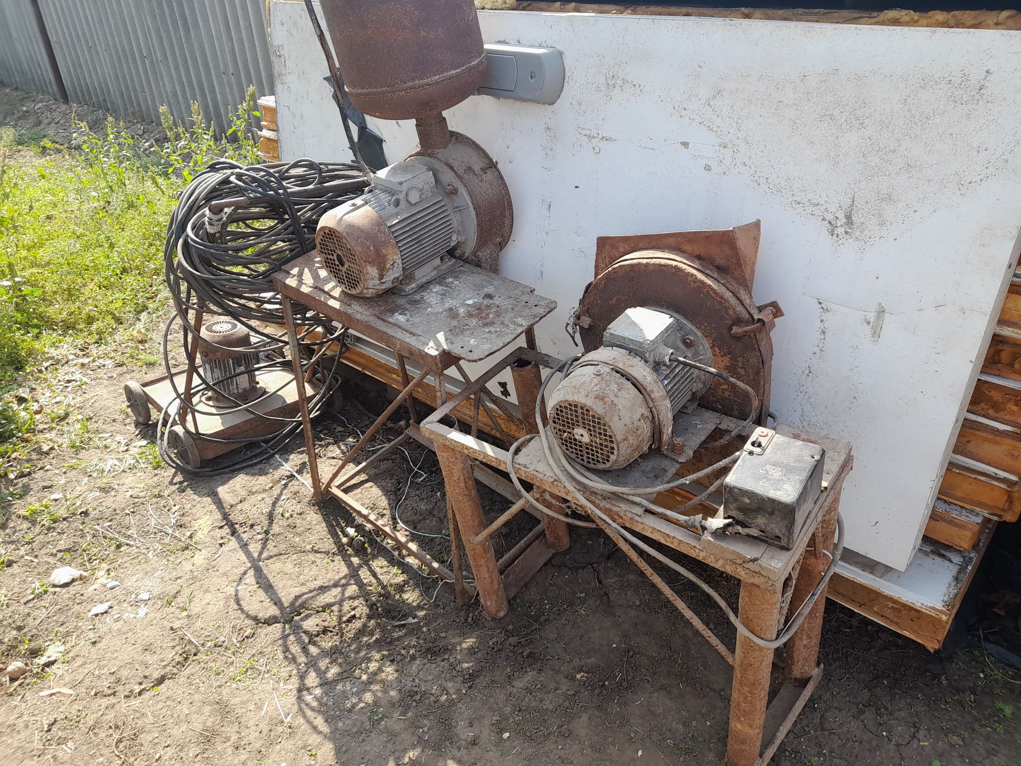 Продам дертемолку, овощерезку, газонокосилку электрические.