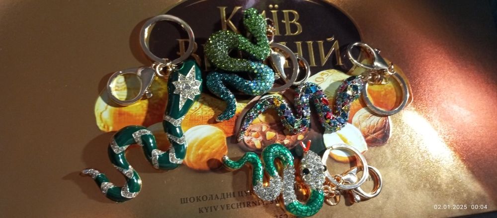 Подарок змея брелок камни  шикарний зеленая
