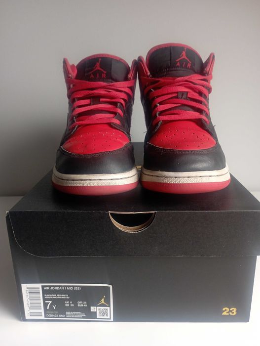 Buty oryginalne Air Jordan 1 MID (GS) rozmiar 40 do koszykówki