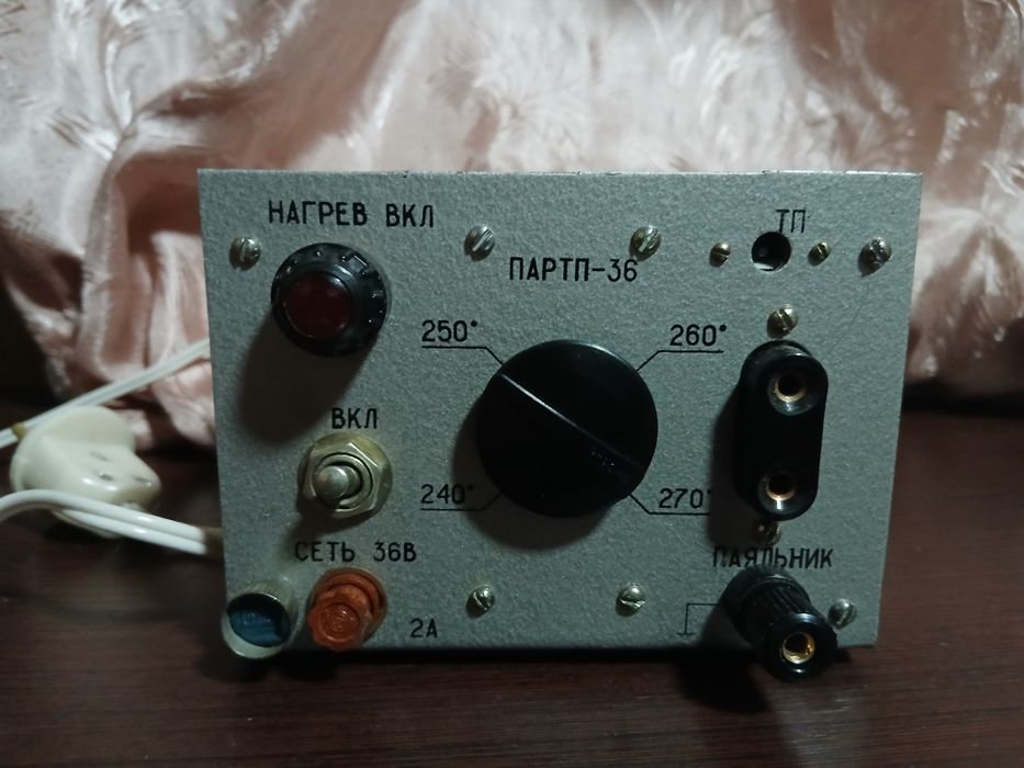 Прилад автоматичного регулювання температури пайки