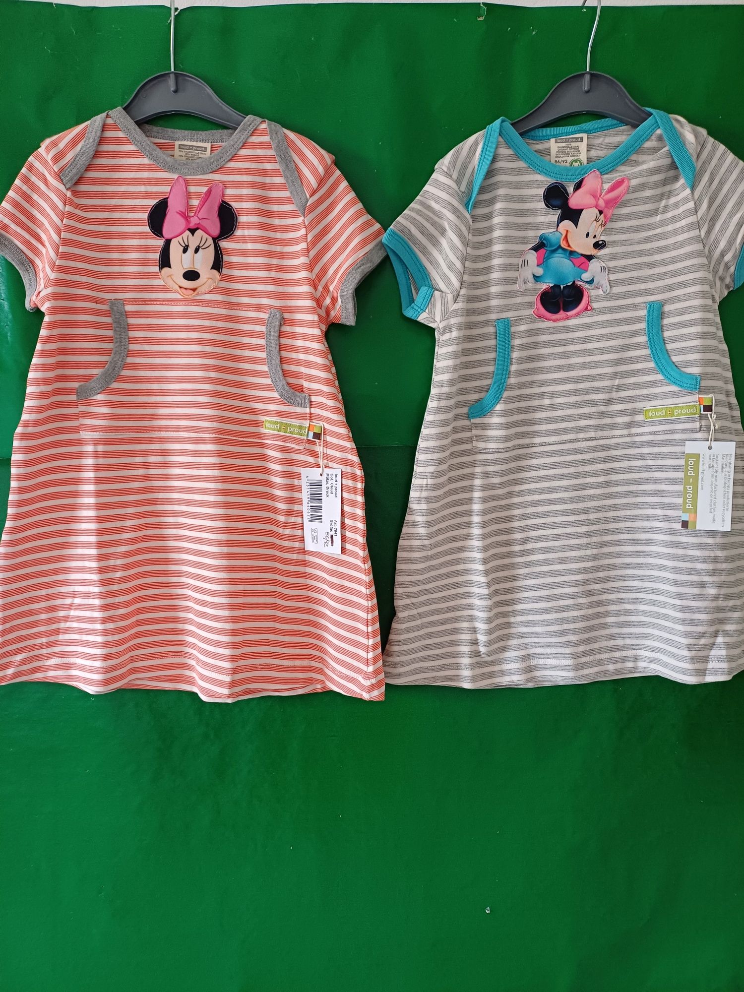 Vestidos novos para crianças.