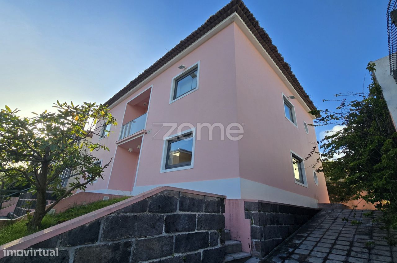 Moradia T8 - Bairro da Vitória