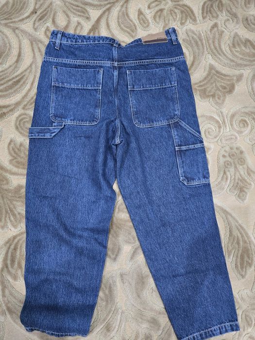 Джинсы фирмы манго