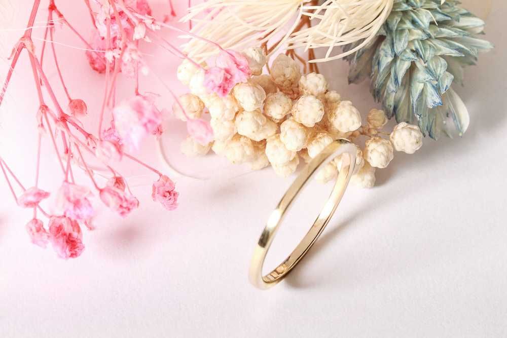 Тоненькое кольцо из желтого золота